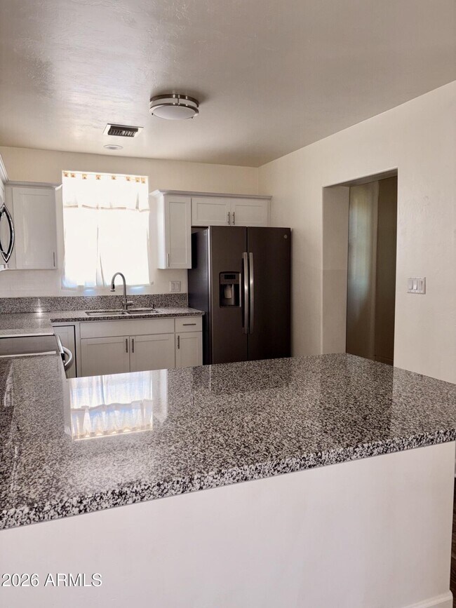 Foto del edificio - 805 E 8th St