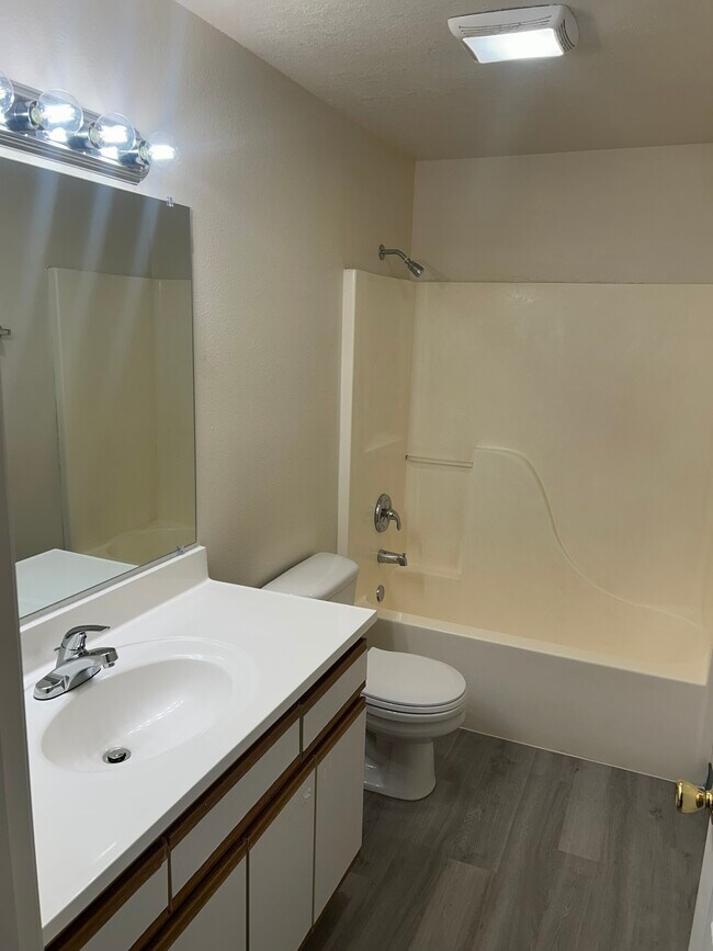 Foto del edificio - 933 NW Cains Rd