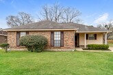 Foto principal - Charming 3 Bedroom with Great Backyard!