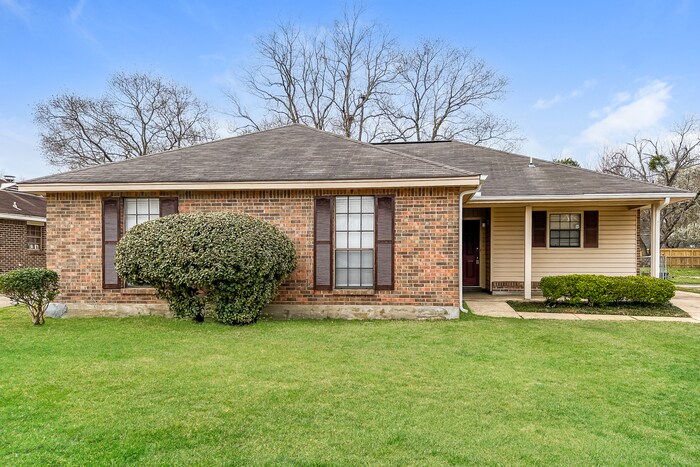 Primary Photo - Charming 3 Bedroom with Great Backyard!