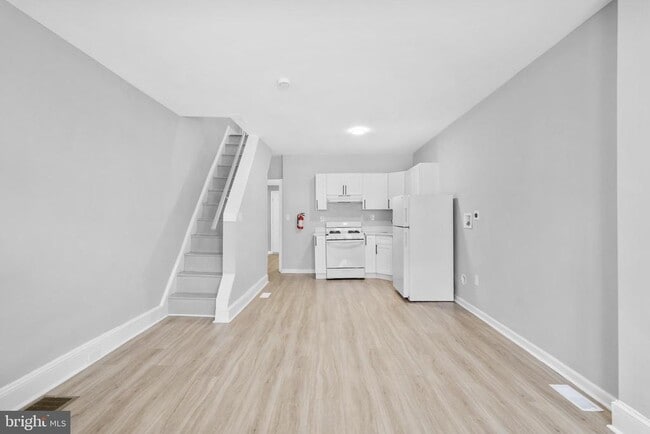 Building Photo - 2446 W Firth St