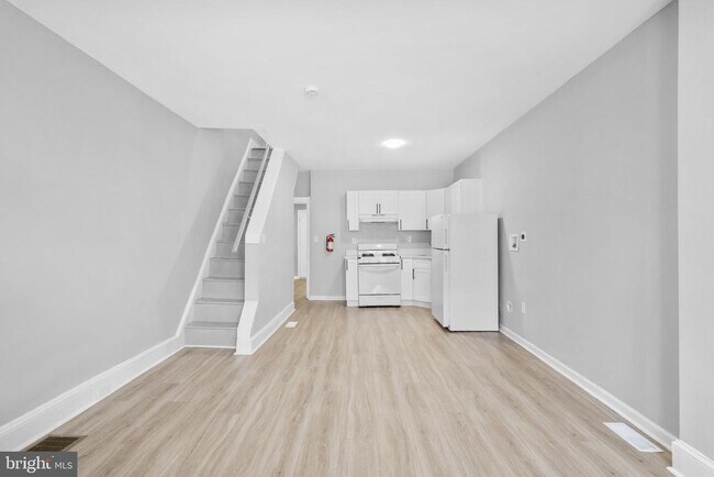 Foto del edificio - 2446 W Firth St