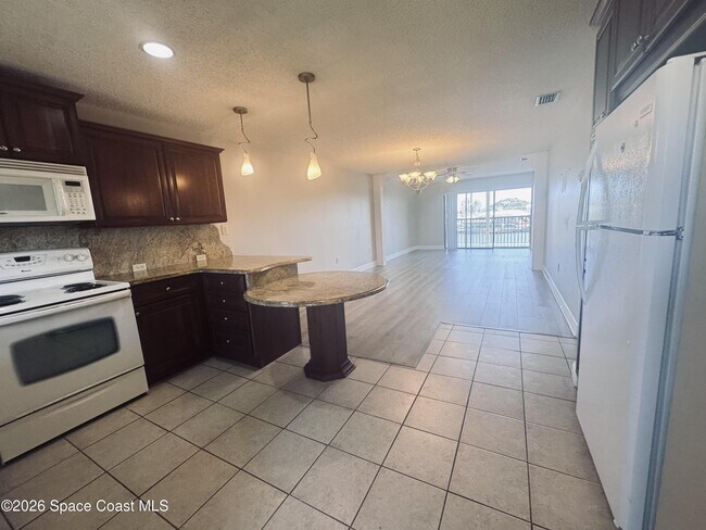 Foto del edificio - 325 S Banana River Blvd