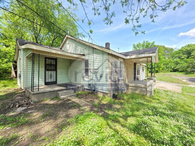 Building Photo - 3 Bedroom 1 Bath Home!!