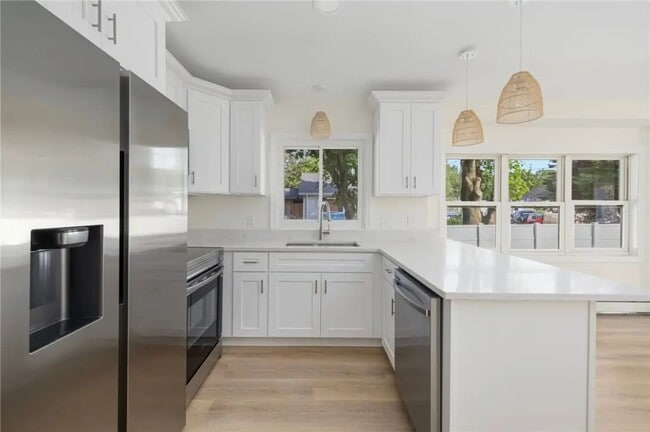 Building Photo - Center Court