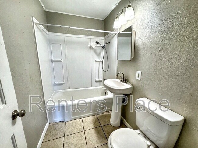 Foto del edificio - 228 S 70th E Ave