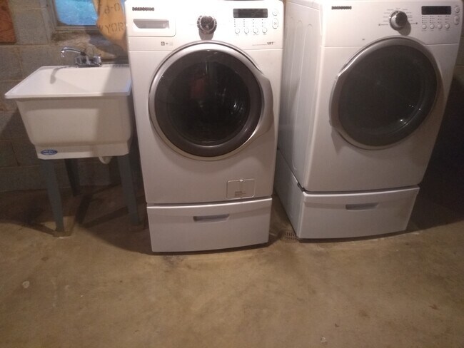 Building Photo - 1533 Trailridge Rd