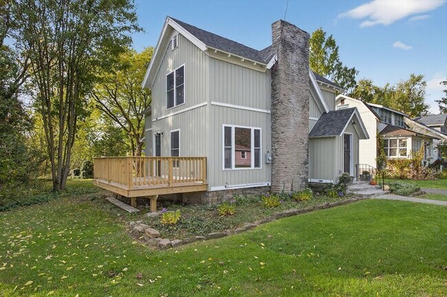 Foto del edificio - 127 W Warrington Rd