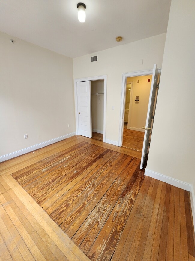 Building Photo - 55 Ashford St