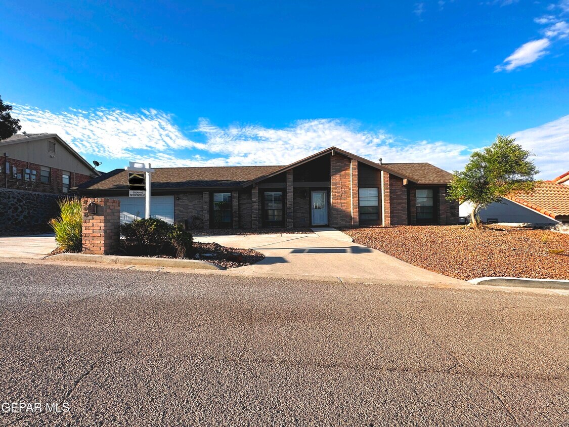 Foto principal - 408 Sharondale Dr
