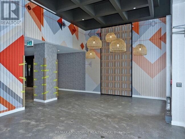 Building Photo - 10 Abeja St