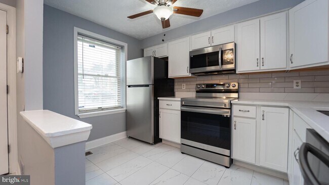 Foto del edificio - 8320 Bark Tree Ct