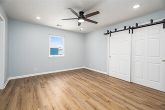 Building Photo - 901 Bonita Dr