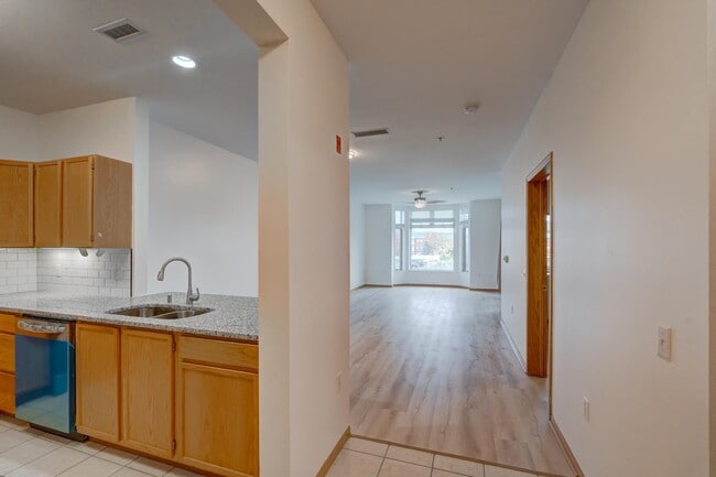 Building Photo - 301 Harbour Town Dr