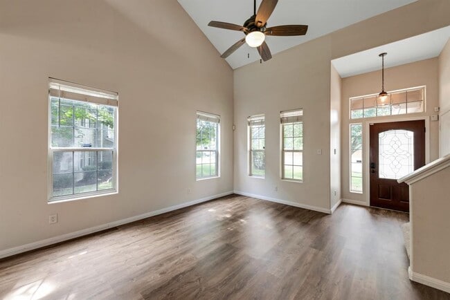 Building Photo - 905 Hillery Cove