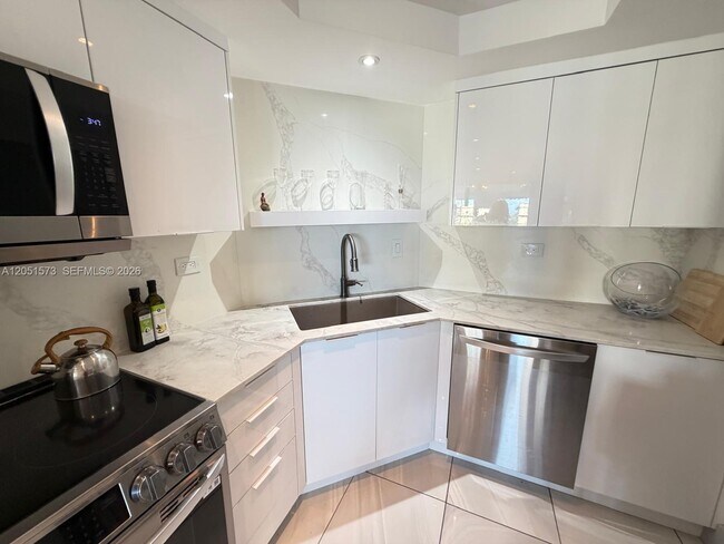 Foto del edificio - 3111 N Ocean Dr