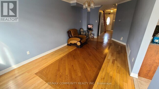 Building Photo - 16 Fieldside Dr