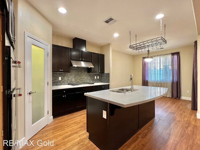 Foto del edificio - 3 br, 2 bath House - 213 Holly Oak Court