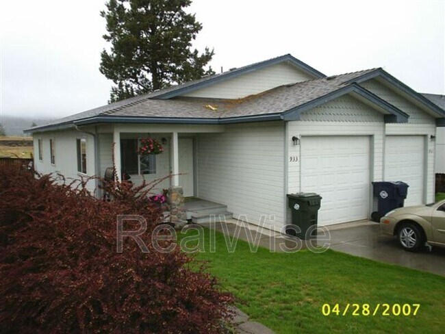 Foto del edificio - 933 NE Hidden Valley Dr