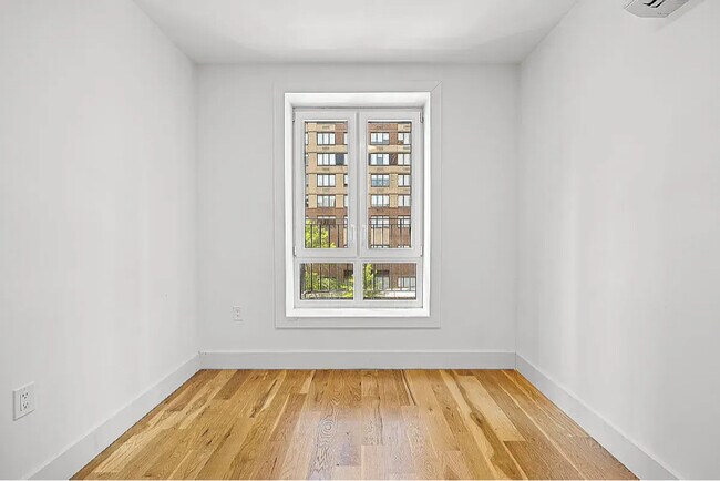 Foto del edificio - 223 E 96th St