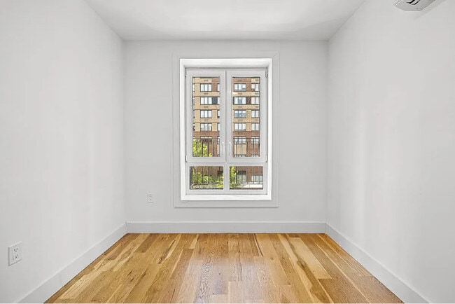 Building Photo - 223 E 96th St