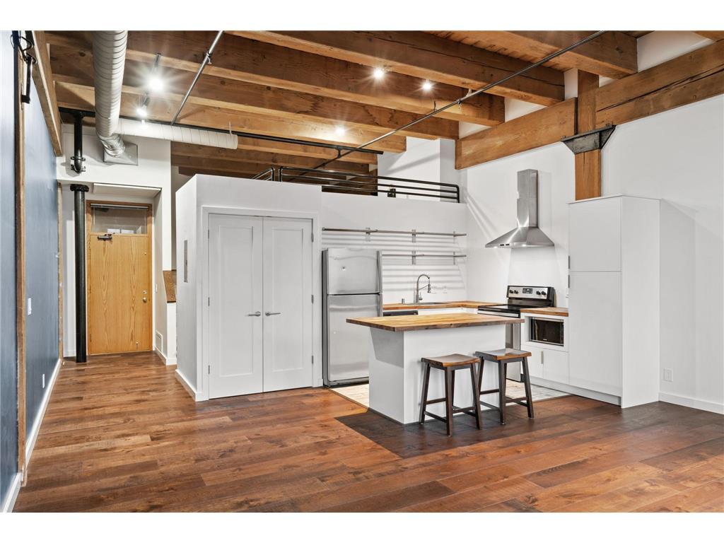 Primary Photo - 289 5th St E