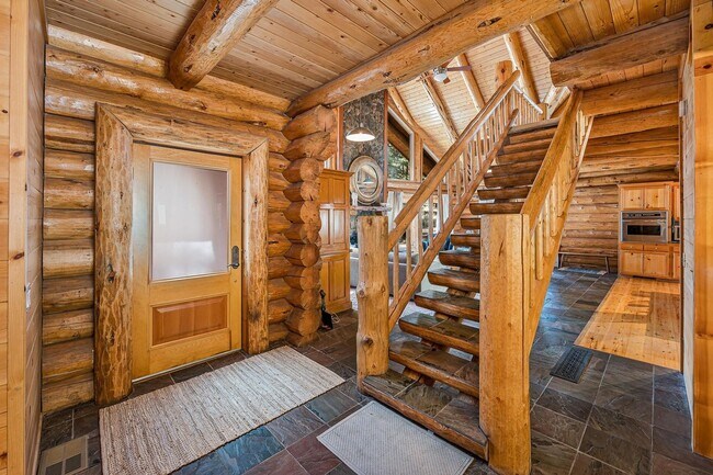 Building Photo - Executive Home Nestled in Galina Forest