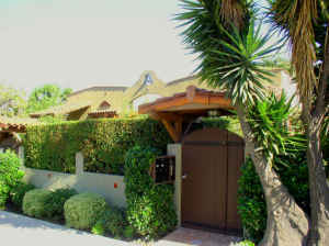 Front of complex - 2632 St George St