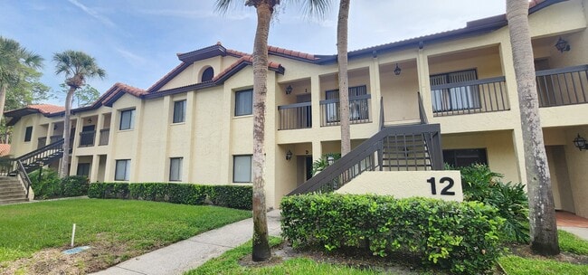 Building Photo - 1801 E Lake Rd S