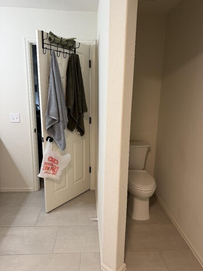 Foto del edificio - 1306 Sunflower Ln