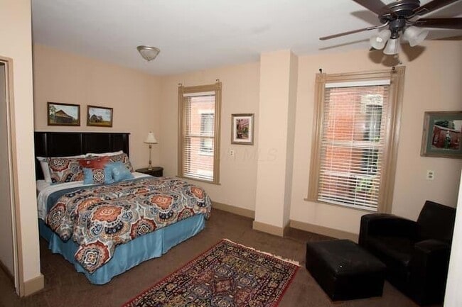 Foto del edificio - 705 Bryden Rd