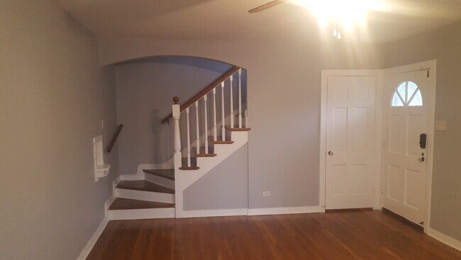 Building Photo - 422 Pershing Ave