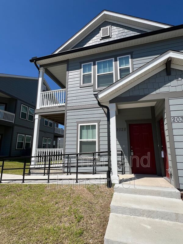 Building Photo - 2028 Lotus Dr