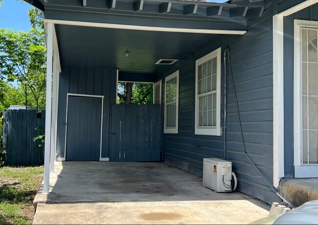 Photo - 111 S Audubon Dr House