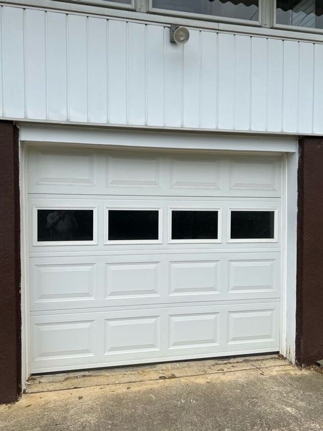 Building Photo - 3 Bedroom House Governor Mifflin Schools
