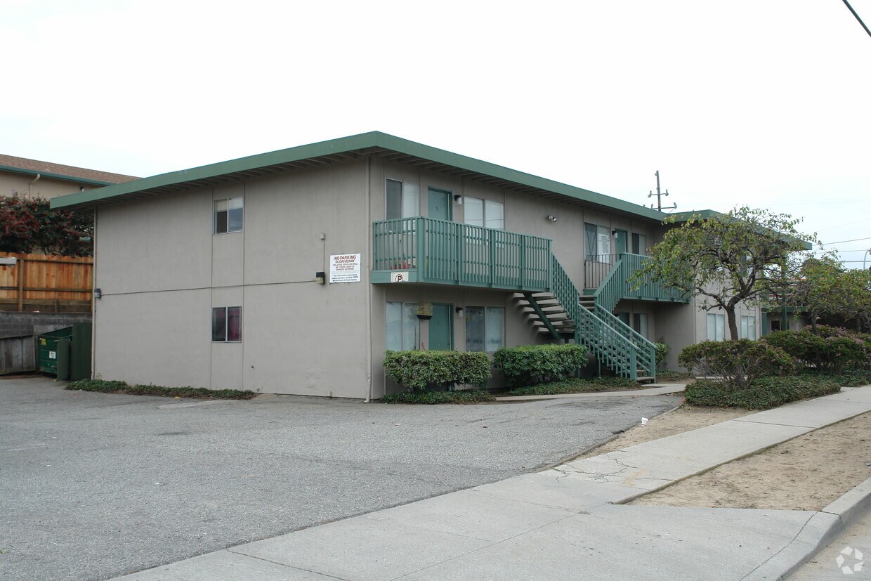 Building Photo - 3148 Crescent Ave