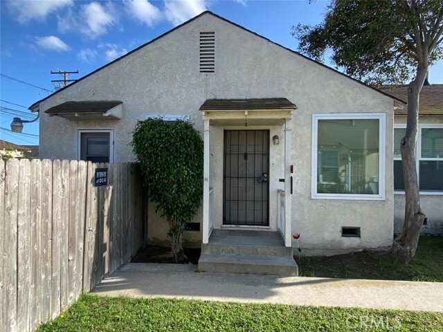 Building Photo - 2118 Cabrillo Ave