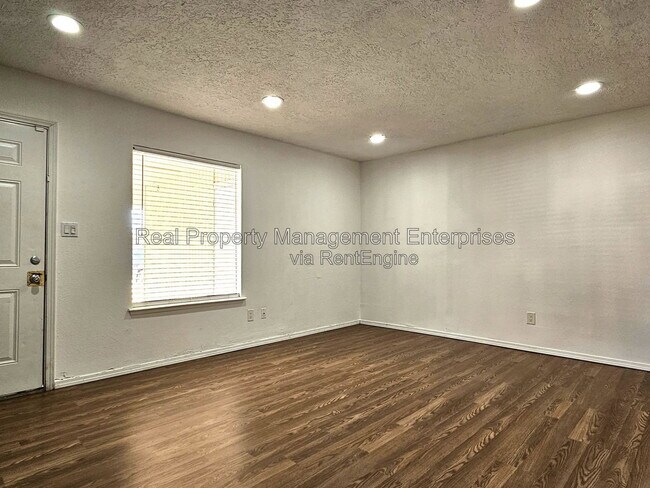 Foto del edificio - 1707 Beaumont Dr