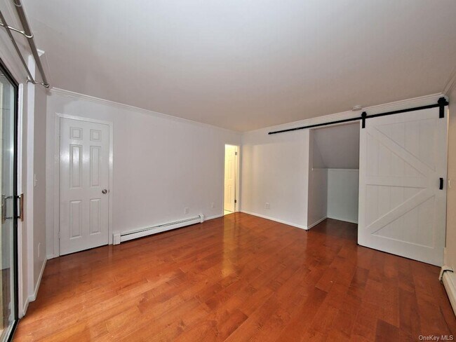 Building Photo - 202 Ivy Hill Crescent