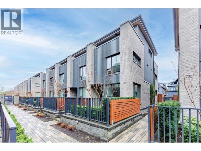 Building Photo - 765 W 49th Ave