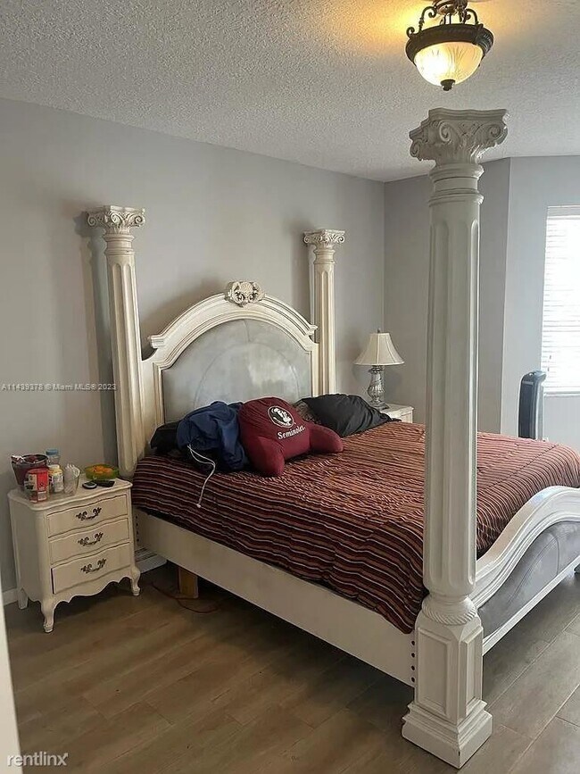 Building Photo - 5 br, 3.5 bath House - 2384 Simonson Dr