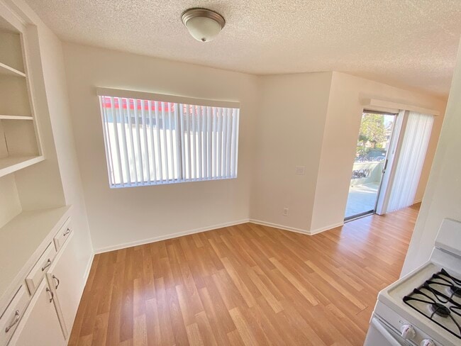 Building Photo - 3332 Mentone Ave