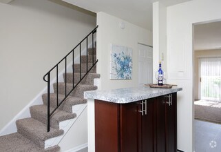 2BR, 1BA Townhome - 900 SF - Mariners Pointe