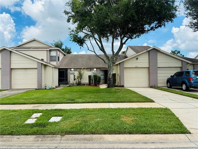 Building Photo - 12121 Augusta Woods Cir