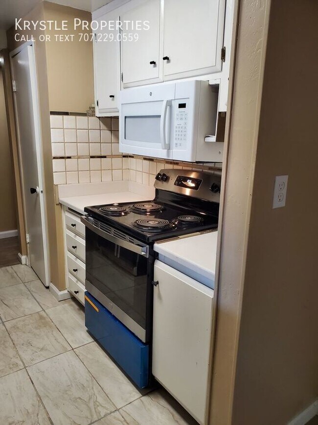 Foto del edificio - *Offered  by Krystle Property Management e...