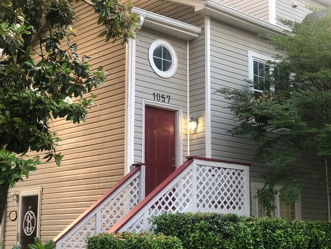 Afuera - 1057 Stones Throw Dr NW
