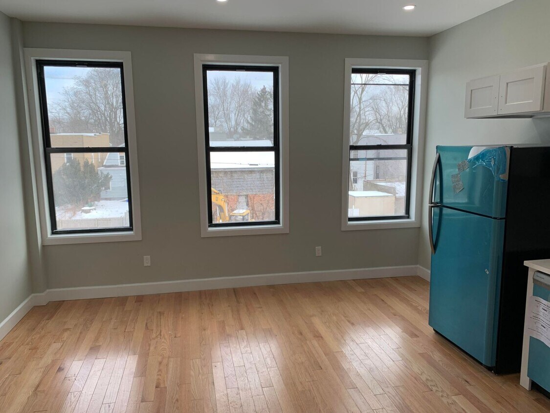 Foto principal - 533 Clinton Ave