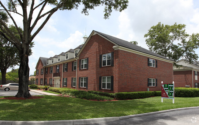Building Photo - The Boxwood