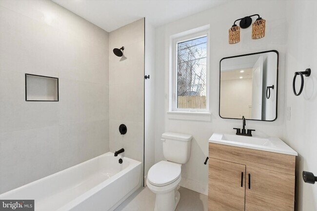 Foto del edificio - 2520 N Front St