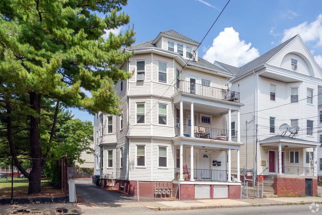 273275 Orms St, Providence, RI 02908 Apartments in Providence, RI